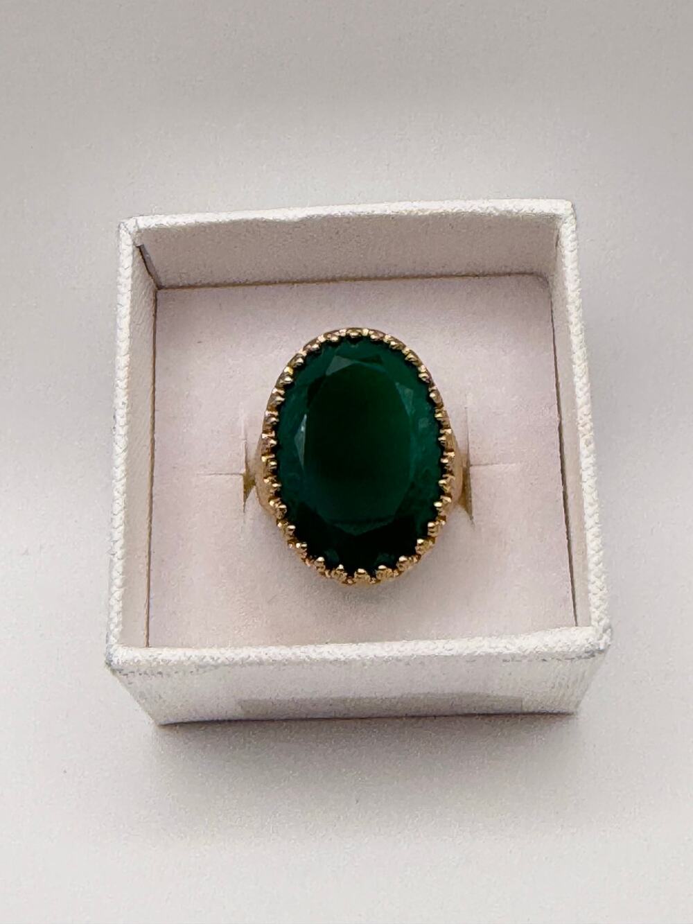 JCM 925 Marked Green Oval Faceted Stone Gold Tone Statement Ring Size Unknown